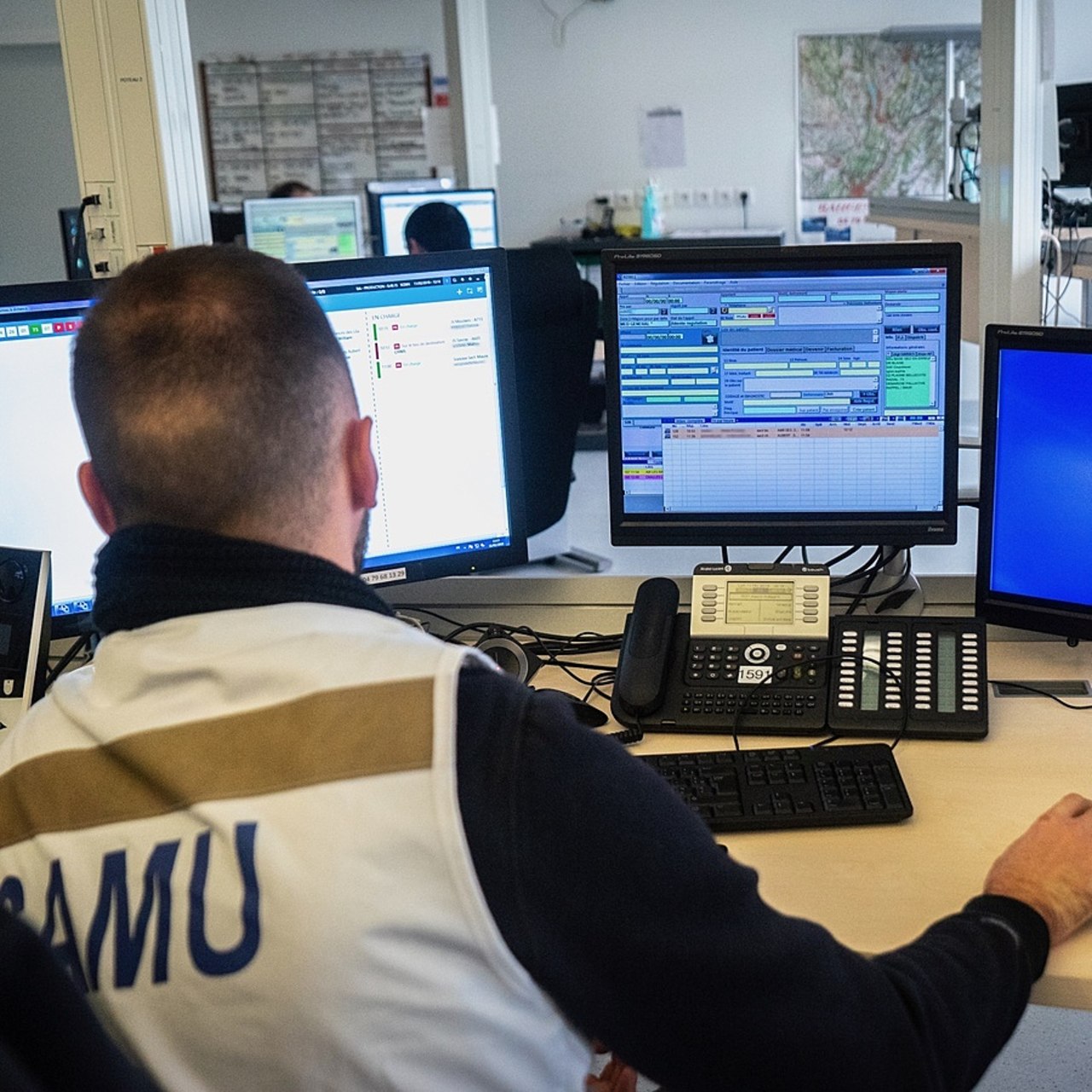 La migration des Samu vers la voix sur Internet protocol (VoIP) s'impose car Orange business stoppera d'ici 2030 le réseau téléphonique commuté et son support physique qu'est le réseau physique en cuivre. (Jessica Bordeau/Image Point FR/BSIP)