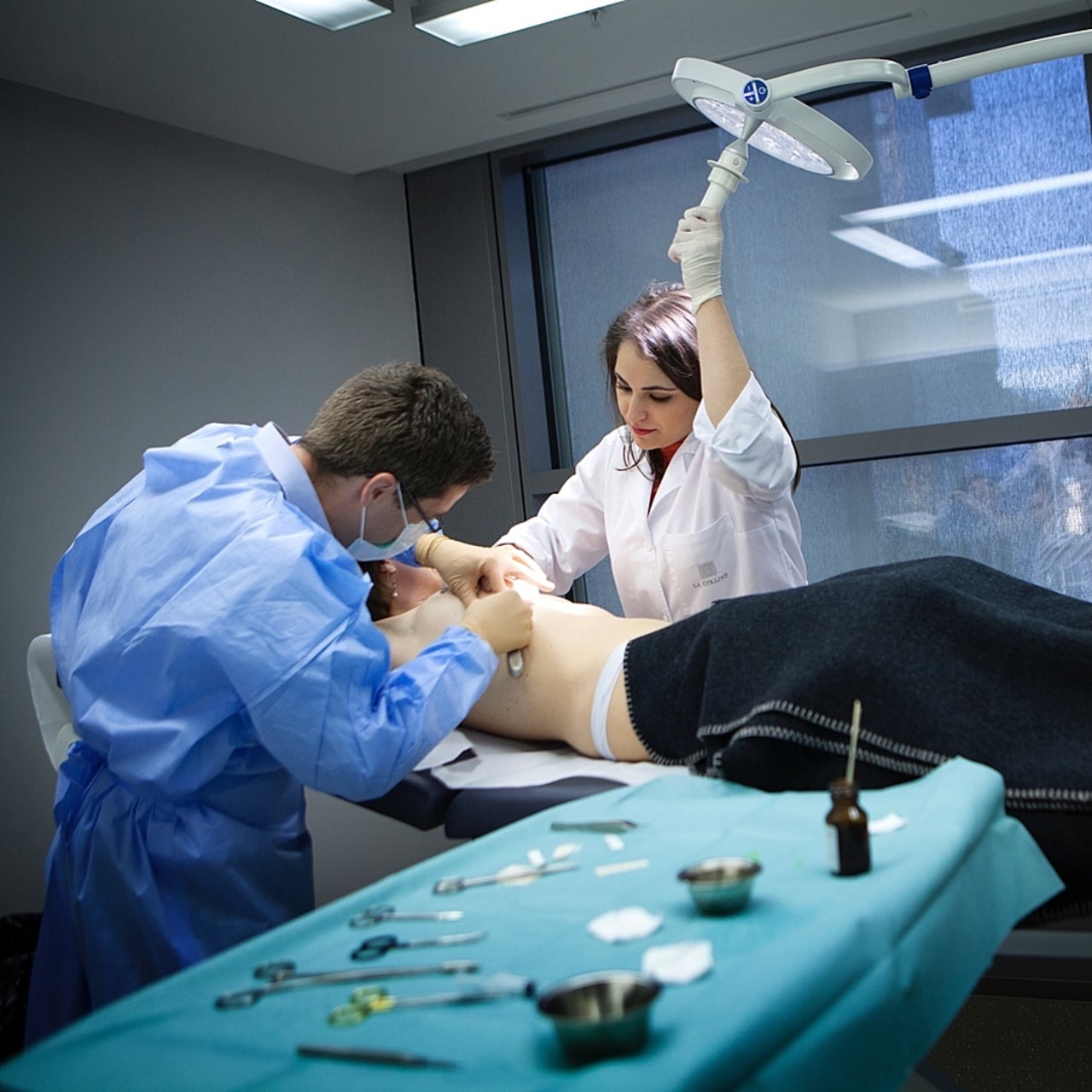 En 2020, le Conseil d'État a ouvert la voie à la chirurgie de cabinet en considérant que les actes chirurgicaux "peuvent être pratiqués dans le cadre d'une activité alternative à l'hospitalisation, au sein de structures qui ne sont pas nécessairement des établissements de santé". (Amelie Benoist/Image Point FR/BSIP)