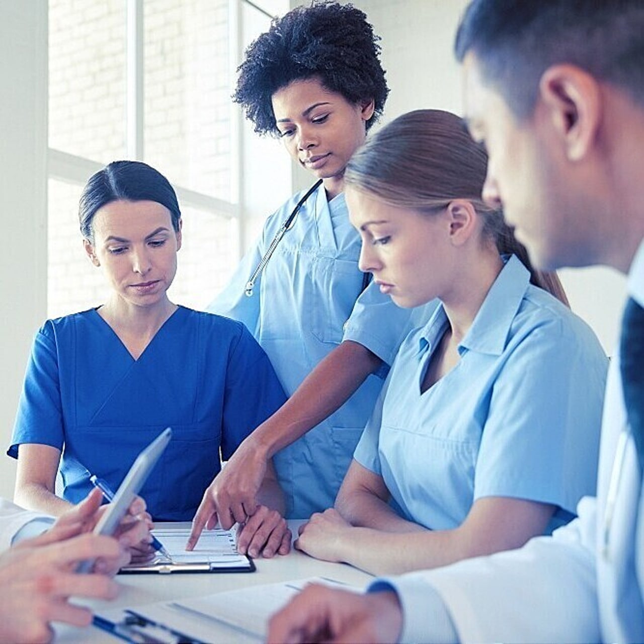 Pour faciliter l'adoption d'une solution innovante, il faut la coconstruire avec les équipes médicales en place. (Ingram/BSIP)