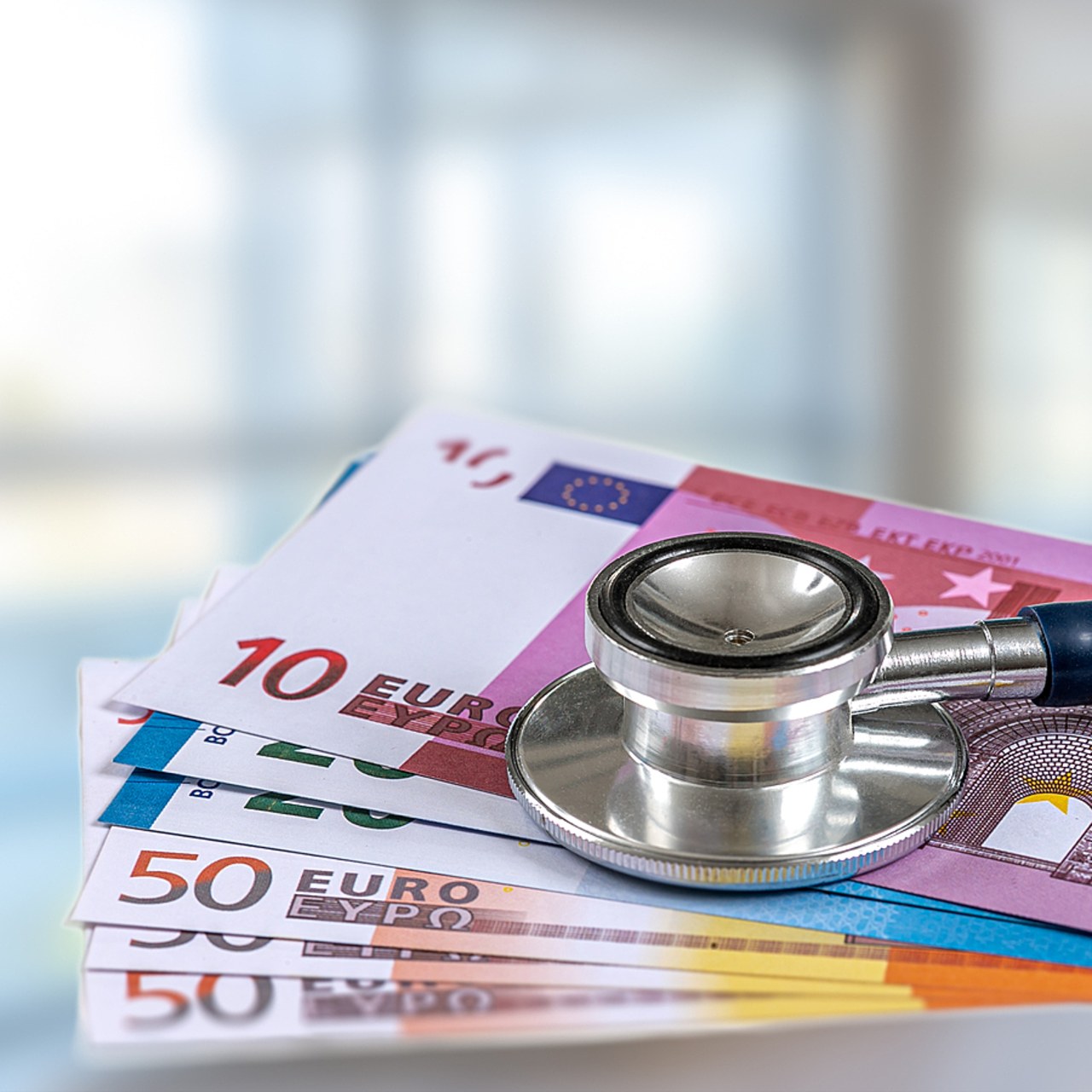 Il n'y aura pas de hausse des tarifs hospitaliers MCO et SMR en 2026, confirme le ministère de la Santé. Seul le secteur HAD verra une progression de ses tarifs, fixée à +1%, pour soutenir le "virage ambulatoire". (Chassenet/BSIP)