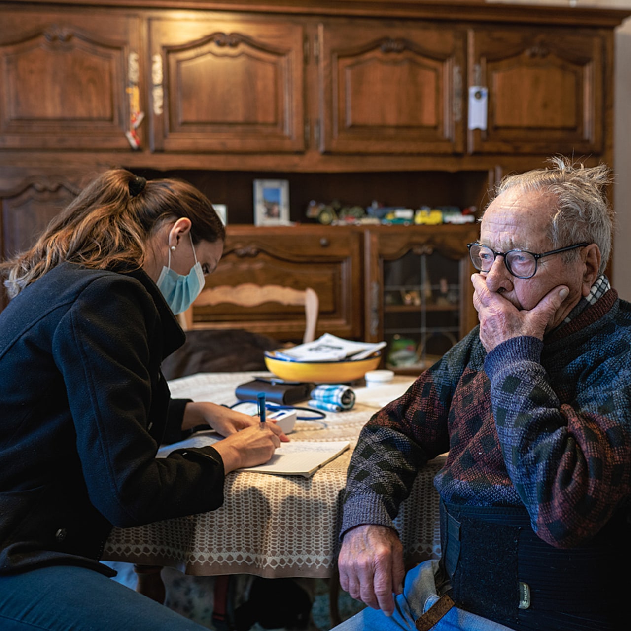 Les centres communaux d'action sociale ont réussi la réforme des services autonomie à domicile car la plupart disposent d'un service d'aide et d'accompagnement à domicile et d'un service de soins infirmiers à domicile. (Morcillo/BSIP)