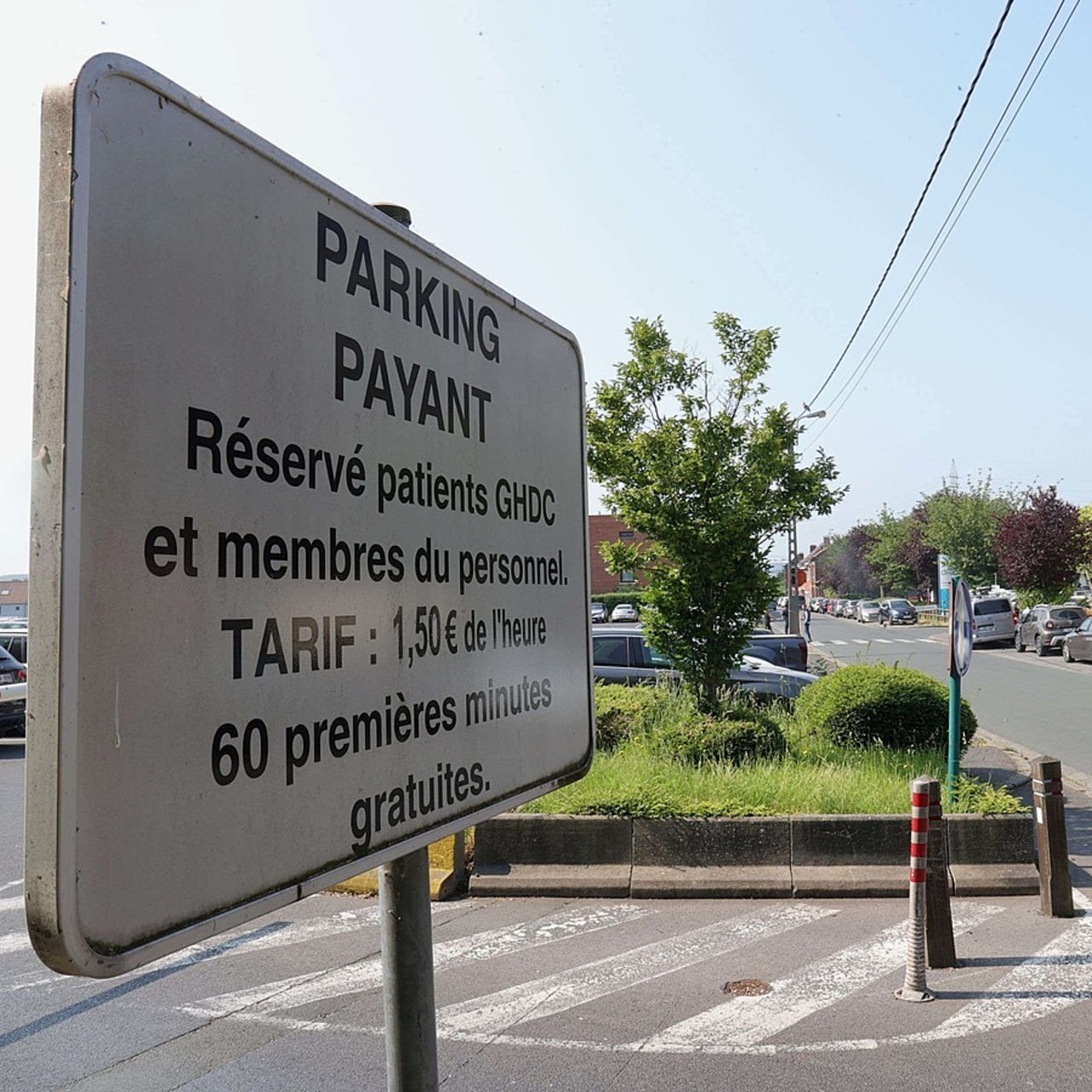 Outre les deux heures gratuites, les "visiteurs" des patients hospitalisés dans un établissement public de santé ne pourront plus payer plus de 15 € par jour et 100 € par mois si le texte socialiste poursuit sans encombre son parcours parlementaire. (Shutterstock/Sipa)