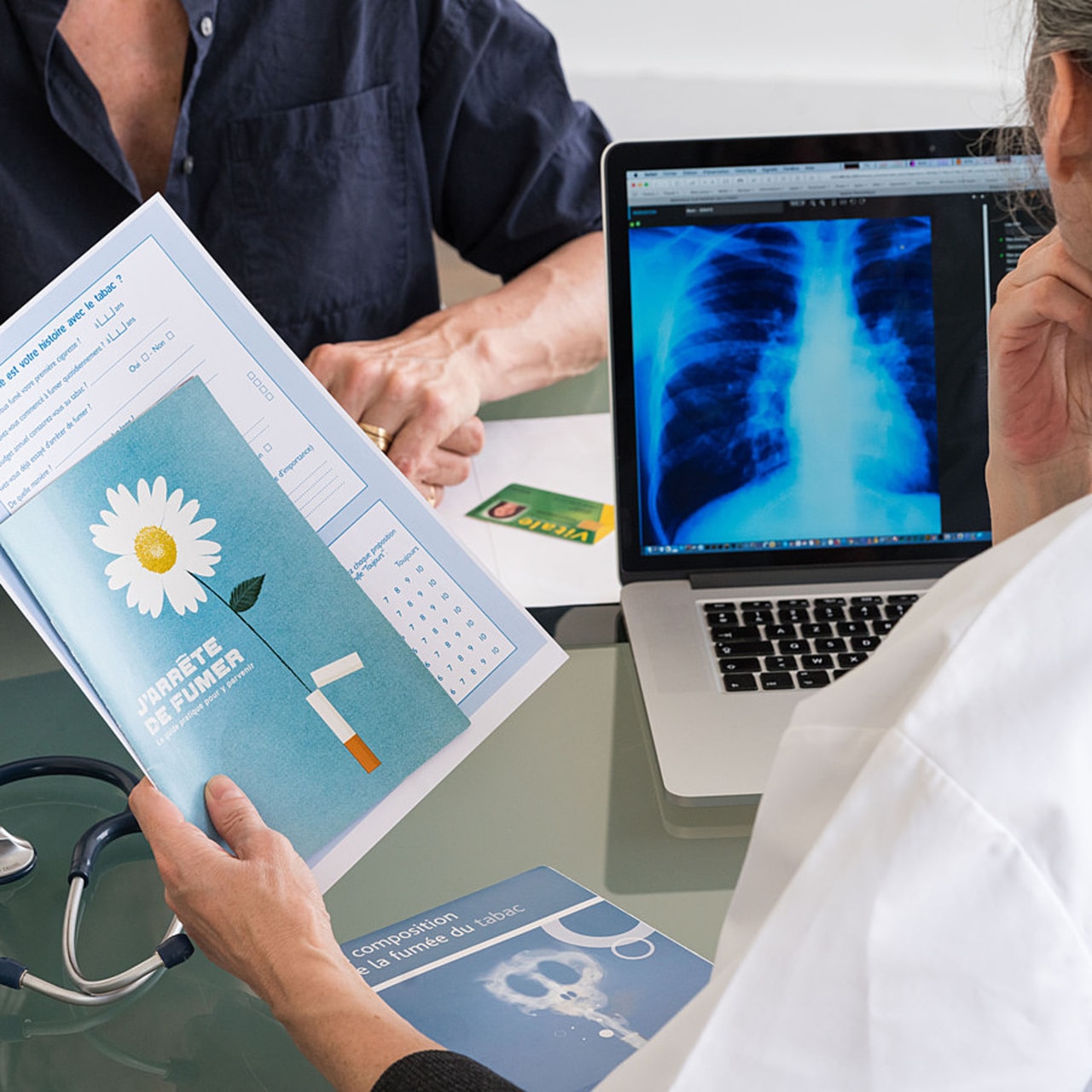 L'accompagnement au sevrage tabagique a été proposé aux participants à la campagne de dépistage du cancer du poumon. (Voisin/Phanie)