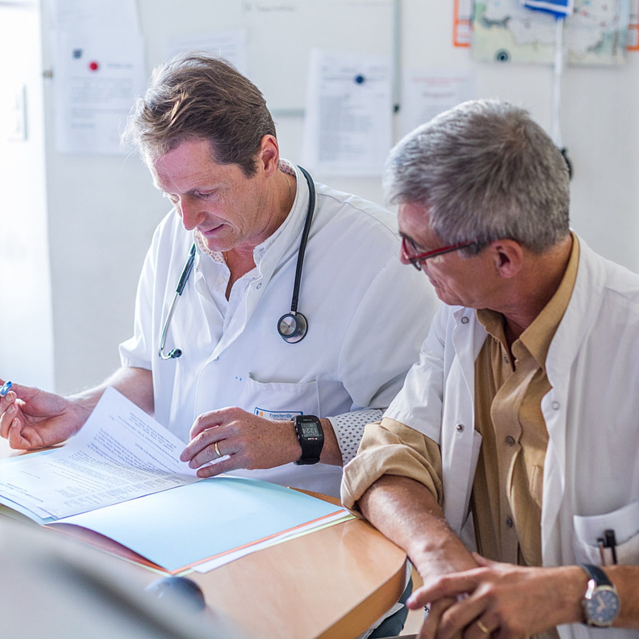 Les députés continuent de proposer d'enrichir le plan personnalisé d'accompagnement anticipé des patients avant leur fin de vie en évaluant au préalable la faisabilité matérielle d'une HAD. (Burger/Phanie)