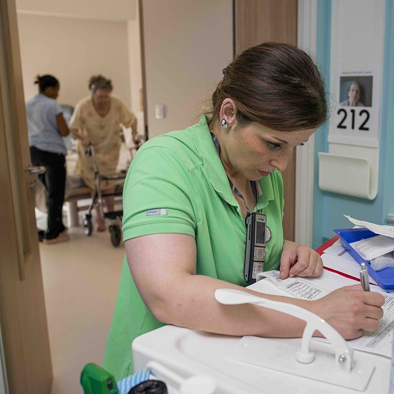 Les rapports annuels d'activité médicale en Ehpad se standardisent pour une meilleure diffusion et analyse des informations. (Astier/BSIP)