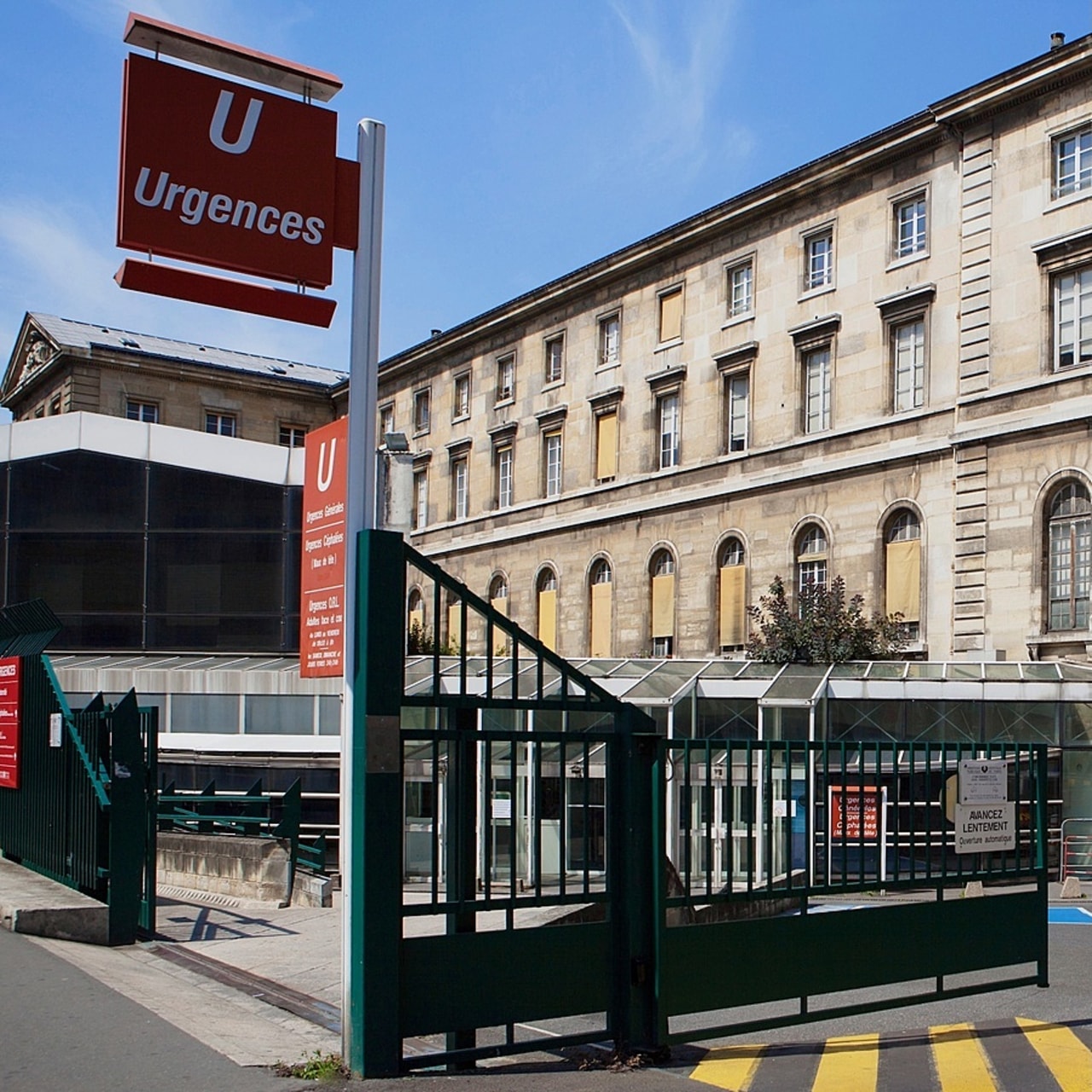 Pour les juges, la patiente retrouvée morte fin 2018 aux urgences de Lariboisière est bien restée une nuit "sans soin ni surveillance". En revanche, il n'est pas sûr que son décès soit directement lié à cette absence de prise en charge médicale rapide, d'où la relaxe. (LPN/Image Point FR/BSIP)