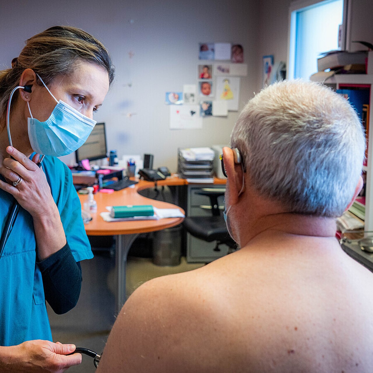Seuls 30% des Ehpad organisent un repérage systématique des déficiences sensorielles à l'entrée en établissement. (Garo/Phanie)