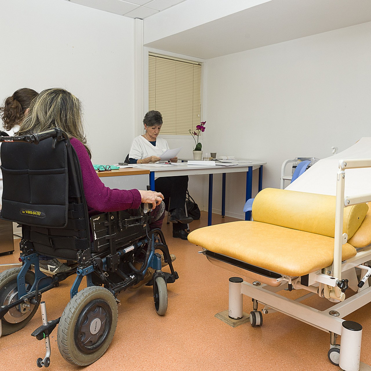 Les personnes en situation de handicap participent moins au dépistage et sont davantage susceptibles de recevoir des traitements contre un cancer de moindre intensité et plus invasifs. (A. Noor/Image Point FR/BSIP)