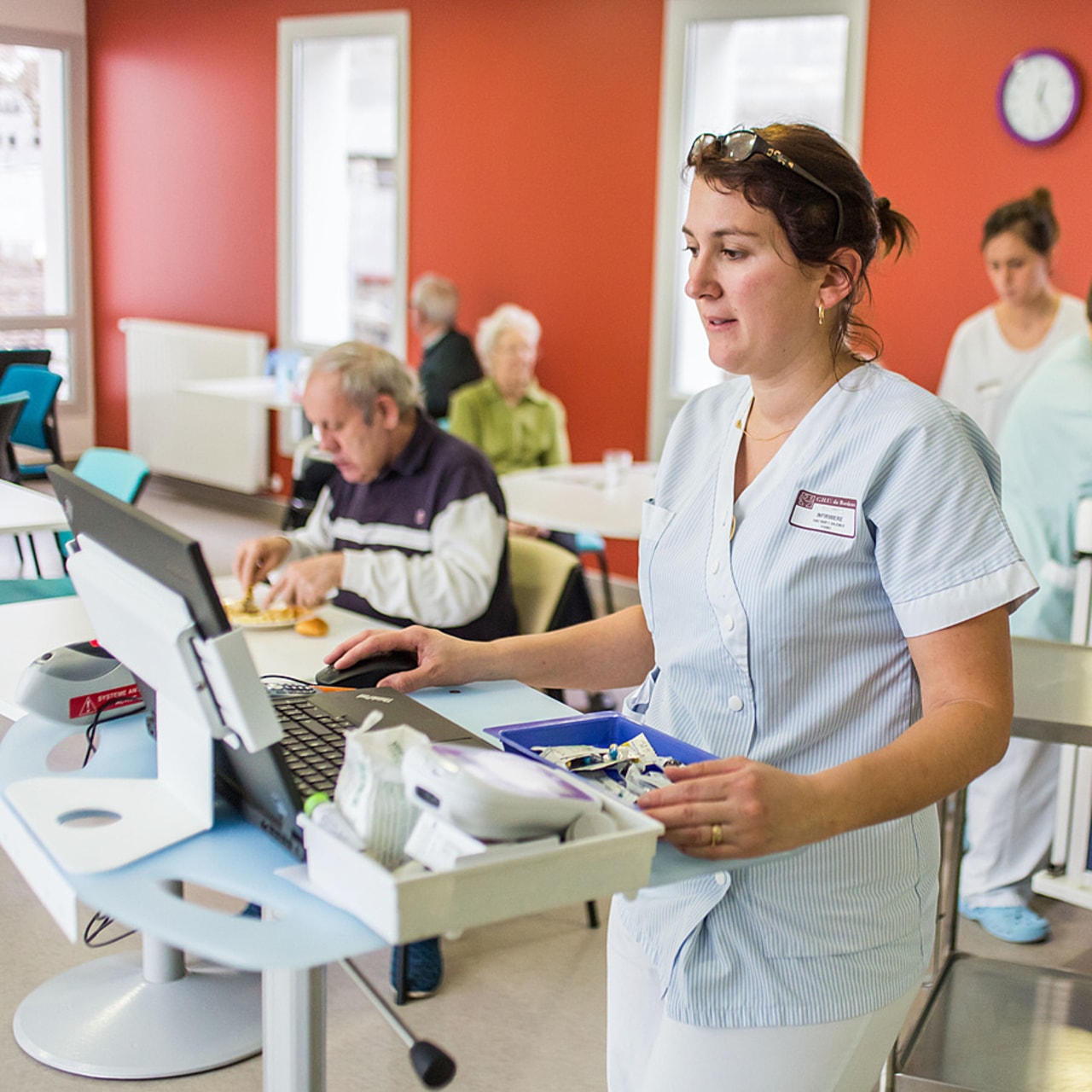 Le déploiement du numérique dans les établissements et services médico-sociaux accroît parallèlement le risque cyber. (Burger/Phanie)