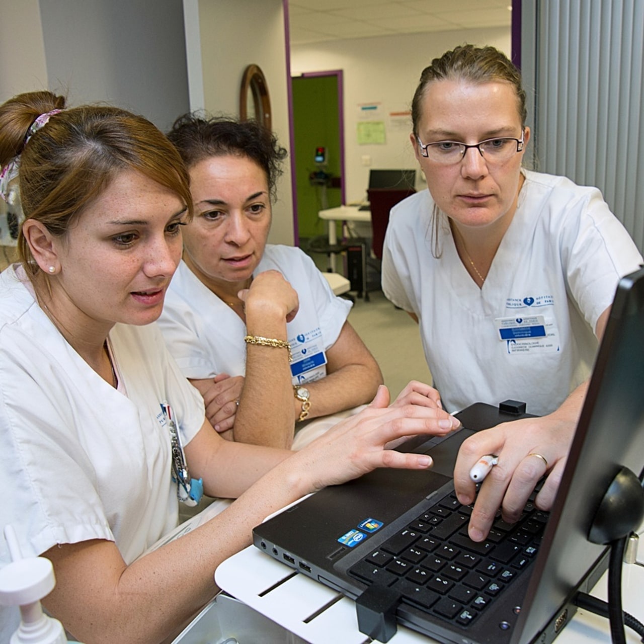 Pierre angulaire du schéma directeur numérique 2026-2030 de l'AP-HP, le déploiement progressif du SI patient Care4U s'enclenchera au deuxième semestre. L'outil se veut plus efficace, intuitif, performant et rapide mais aussi moins perturbé lors des montées de version et coûteux que l'actuel Orbis. (Belmonte/BSIP)