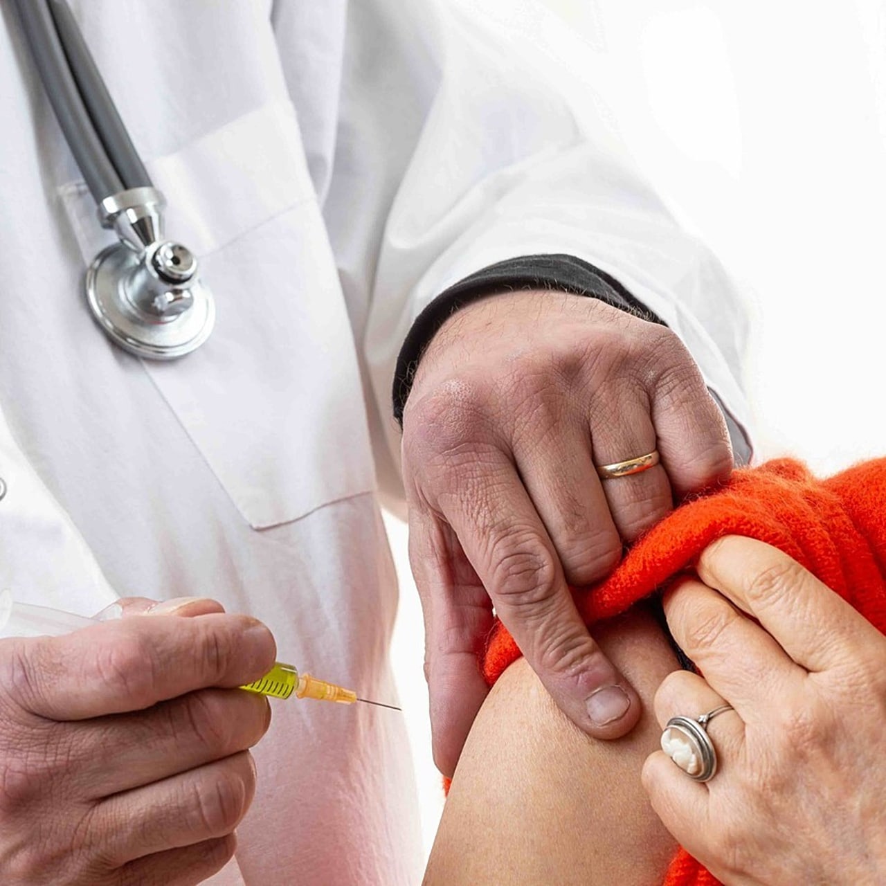 L'Académie nationale de médecine déplore pour les séniors une couverture vaccinale très faible contre le virus respiratoire syncytial (Chassenet/BSIP)