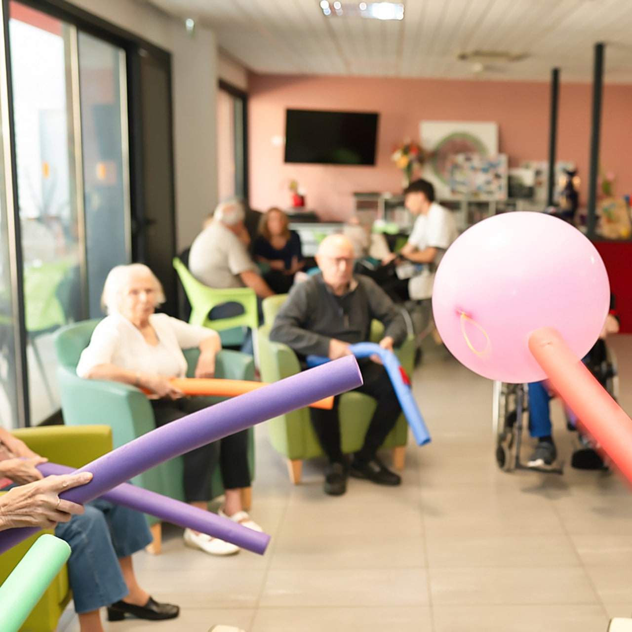 Ces crédits permettent de financer l'amélioration des équipements, des actions de lutte contre l'isolement ou des actions de prévention dans les résidences autonomie. (Morcillo/Image Point FR/BSIP)
