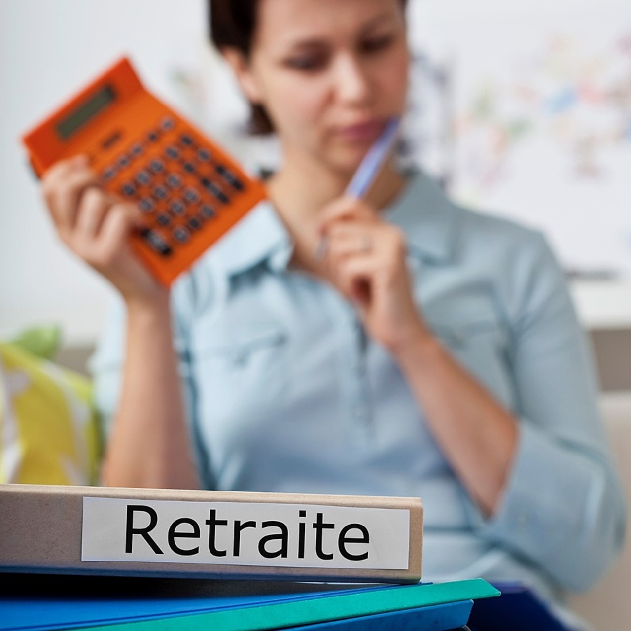 La revalorisation de la cotisation employeur à la CNRACL génère "des effets puissants et pluriels" sur le coût de l'emploi titulaire, au point que 40% des établissements hospitaliers envisagent de réduire le recours à ces agents et 52% d'accroître fortement le nombre de contractuels. (Bruno/Image Point FR/BSIP)