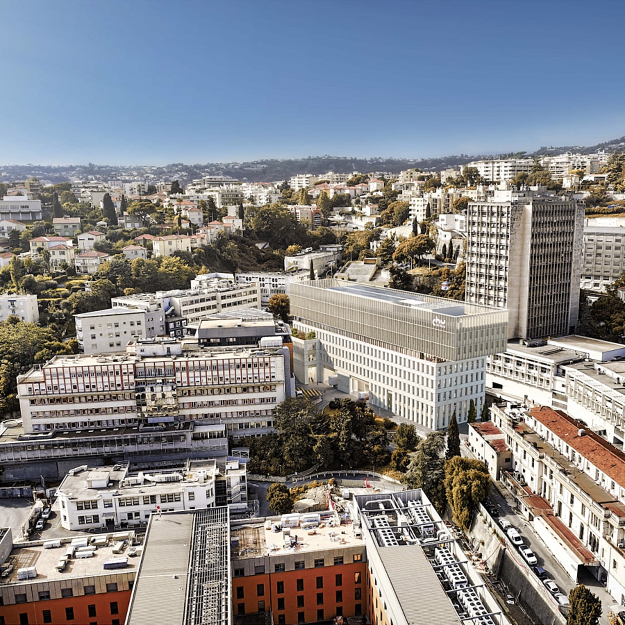 Un nouveau bâtiment doit réunir en 2029 l'ensemble des laboratoires de biologie médicale et d'anatomopathologie du CHU de Nice, aujourd'hui dispersés sur plusieurs sites. (Groupe-6 Architectes)