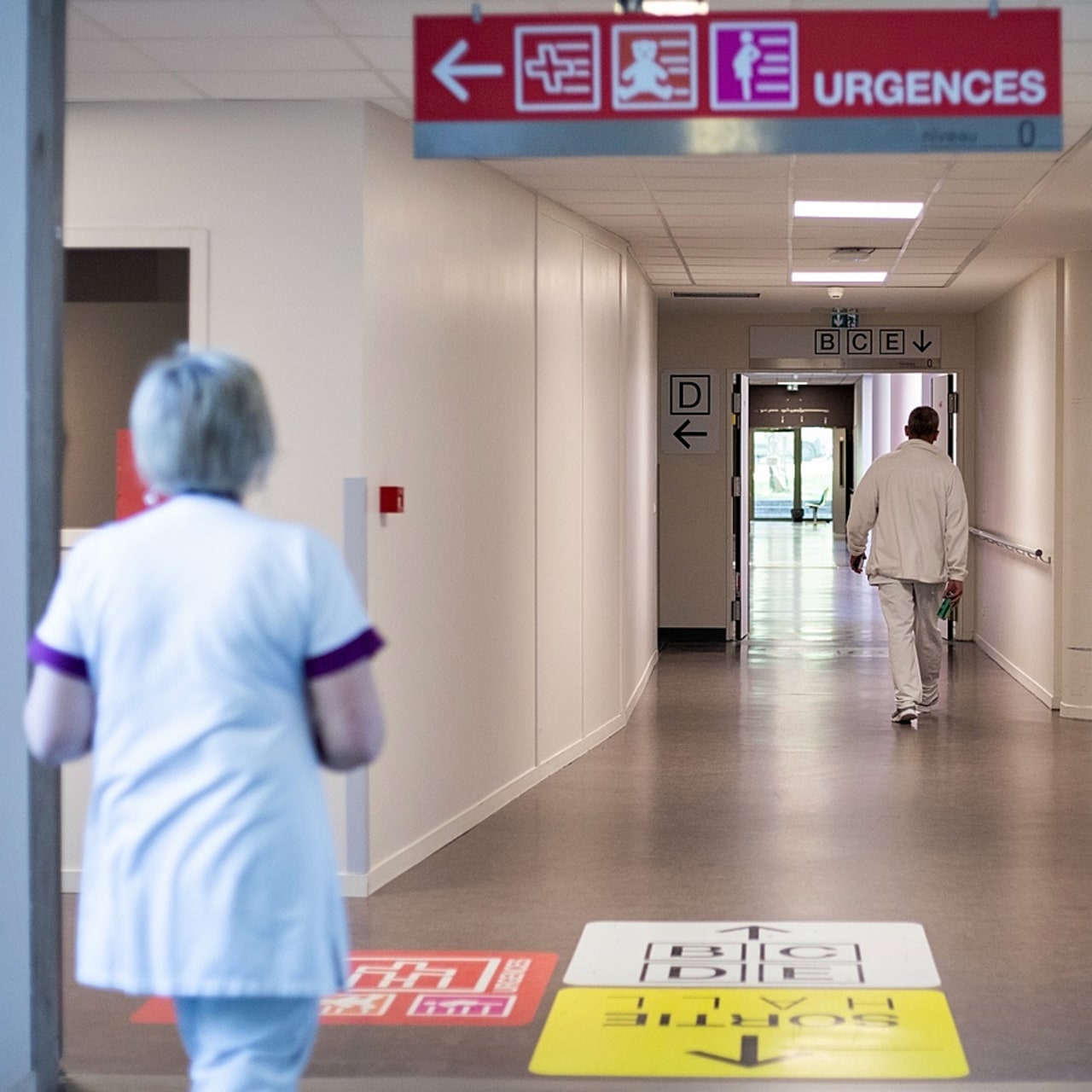 Jusqu'à présent temporaire même si dans certains territoires elle commence déjà à tirer en longueur, la régulation de l'accès aux urgences par un appel préalable au Samu-Sas va changer d'échelle l'hiver prochain. Une montée en charge se profile à la faveur d'une pérennisation dans une centaine d'hôpitaux. (Lucie Morel/Hospimedia)