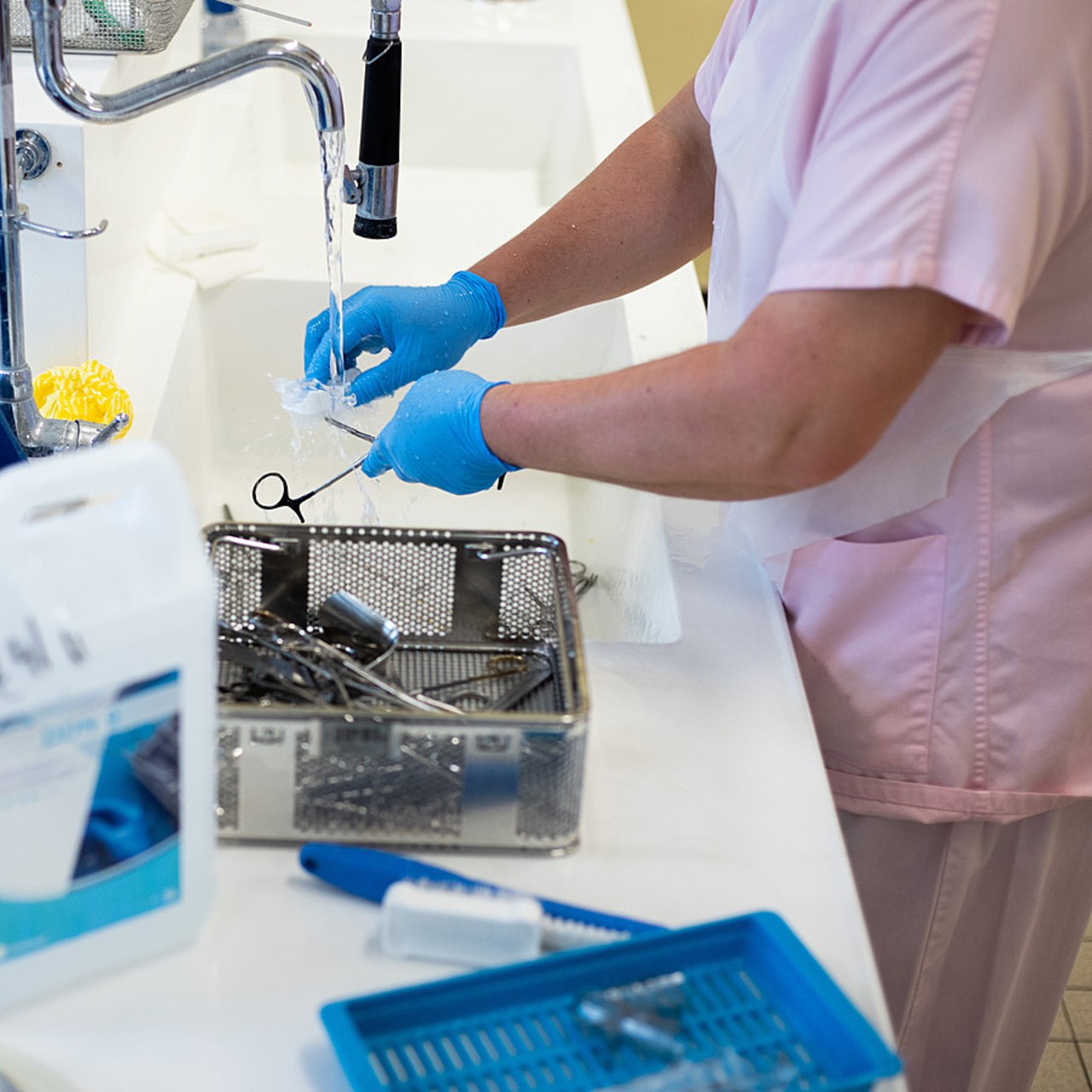 La stérilisation fait partie des missions spécifiques qui contribuent à l'attractivité du métier de pharmacien hospitalier. (Lucie Morel/Hospimedia)