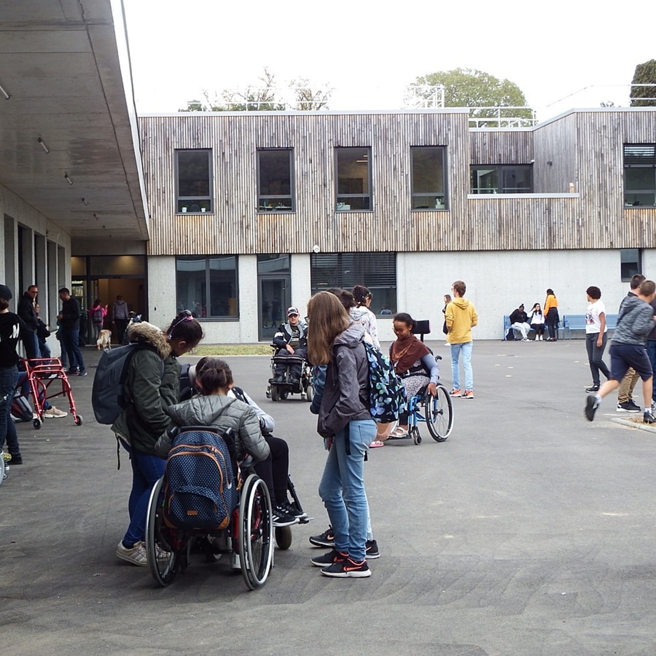 Les jeunes veulent des établissements et activités accessibles, des camarades et des adultes plus à l'écoute. (Emmanuelle Deleplace/ Hospimedia)