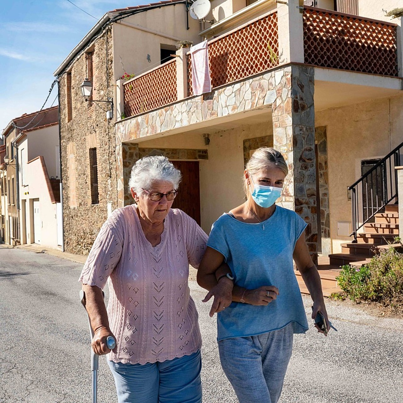 Pendant les épisodes de grandes chaleurs, des solidarités se sont développées dans les territoires pour protéger les plus vulnérables. (Morcillo/Image Point FR/BSIP)