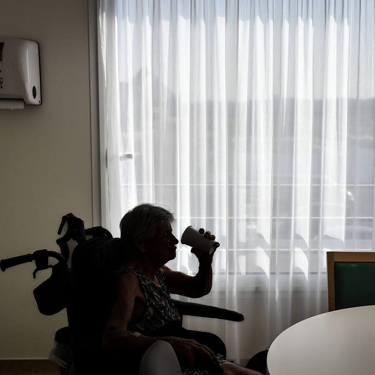 Les établissements de santé et médico-sociaux devraient s'équiper d'espaces de proximité végétalisés, frais, rafraîchis, ventilés (pose de volets, ombrages, ventilateurs de plafond (brasseurs d'air) en priorité, estime le Haut Conseil pour le climat. (Ugo Amez/Sipa)