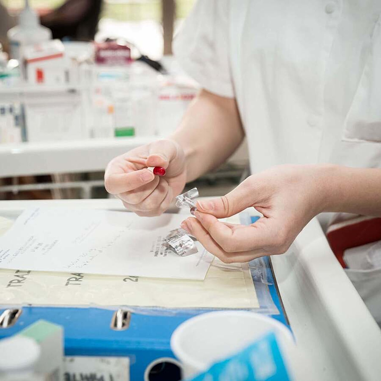 470 Ehpad approvisionnés en médicaments par une pharmacie à usage intérieur ont participé à la surveillance de la consommation d'antibiotiques. (Albane Noor/BSIP)