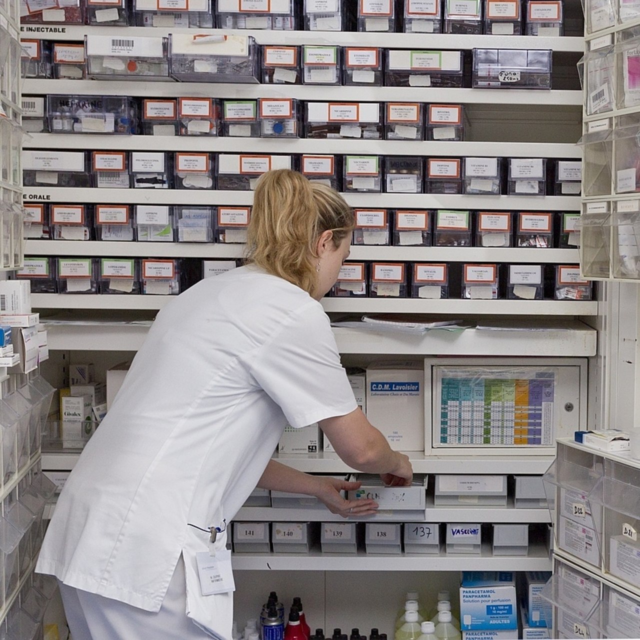Les contours de nouvelles solutions pour lutter contre les tensions en ressources humaines dans les pharmacies hospitalières sont en cours de finalisation par une mission dédiée. (Astier/BSIP)