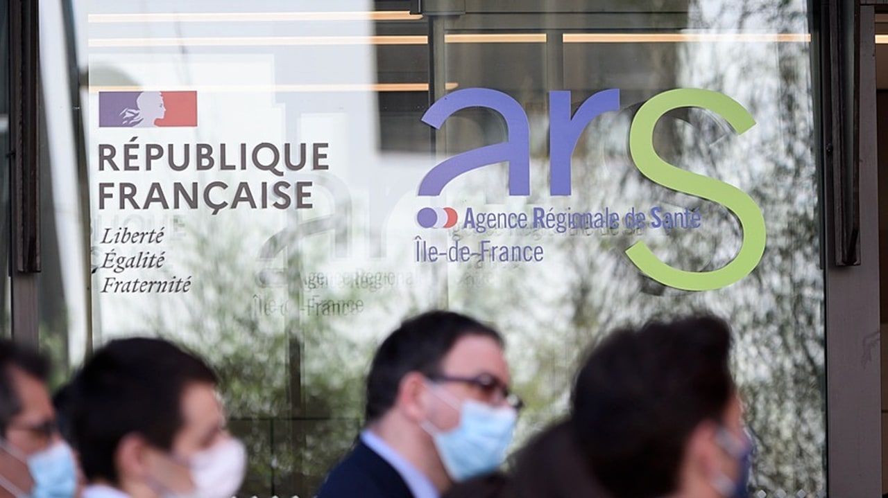 Plusieurs voix parmi les politiques militent pour un recentrage sanitaire sous l'autorité des préfets, au risque de mettre à mal "l'acteur d'une politique inclusive et coordonnée" et "doté des moyens nécessaires" que sont devenues les ARS. (Jacques Witt/Sipa)