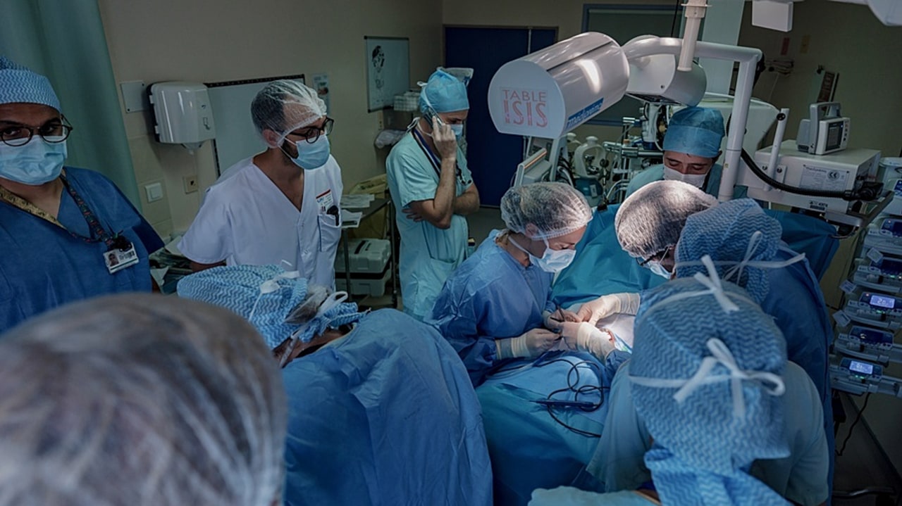 Pour étoffer les coopérations médicales avec Mayotte, le CHU réunionnais souhaite créer plusieurs postes de praticiens partagés dans des spécialités critiques comme la néphrologie, la gastroentérologie, l'endocrinologie, la gynécologie, l'oncopédiatrie ou la neurologie. (Franck Gélabert/CHU La Réunion)