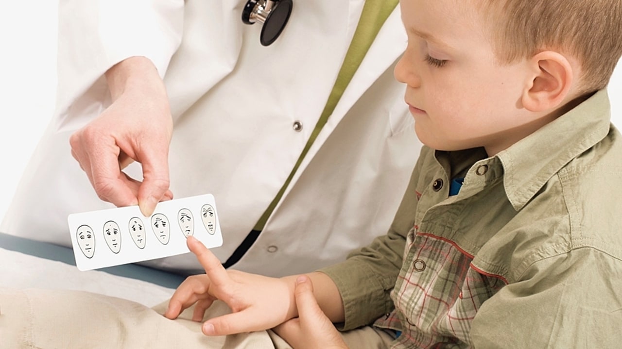 Évaluer la douleur d'une personne accompagnée est l'affaire de tous les aidants, professionnels ou familiaux. (May/BSIP)