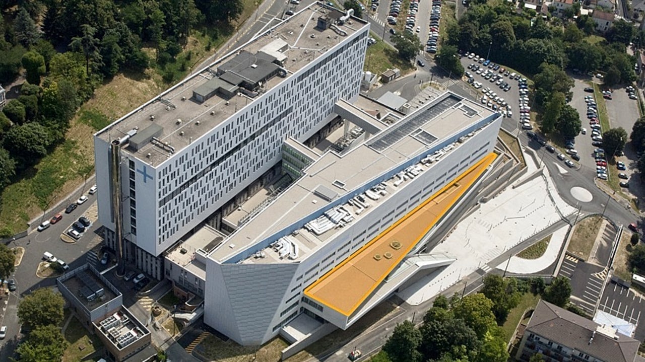 Le chantier de rénovation de l'immeuble de grande hauteur du CH intercommunal de Villeneuve-Saint-Georges, adjacent au pôle femme-enfant ouvert en 2014, va s'étaler jusque 2030 avec d'abord une phase de sécurisation incendie puis la réhabilitation de l'hébergement. (CHIV)