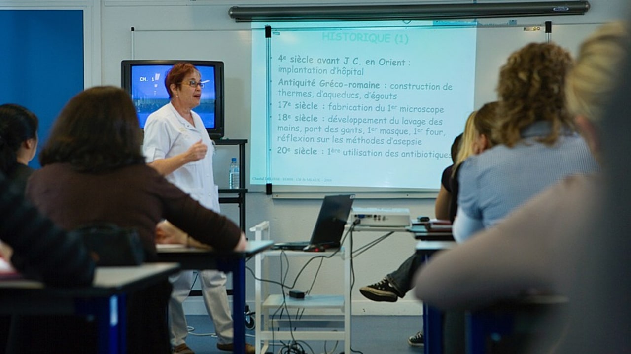 Dans la fonction publique hospitalière,  les établissements ont l'obligation de financer la formation professionnelle à hauteur de 2,9% de leur masse salariale contre 1,68% dans le privé lucratif et 1,9% pour le privé non lucratif. (B. Boissonnet/BSIP)