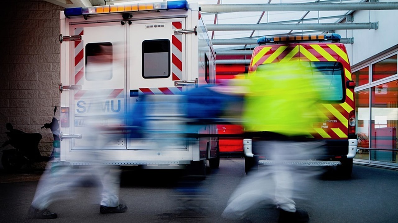 Le nouveau cadrage relationnel entre les Samu, les ambulanciers et les pompiers va nécessiter la rédaction de conventions avec les hôpitaux siège d'un Samu sous l'égide des comités départementaux de l'aide médicale urgente, de la permanence des soins et des transports sanitaires (Codamups). (Amélie Benoist/Image Point FR/BSIP)