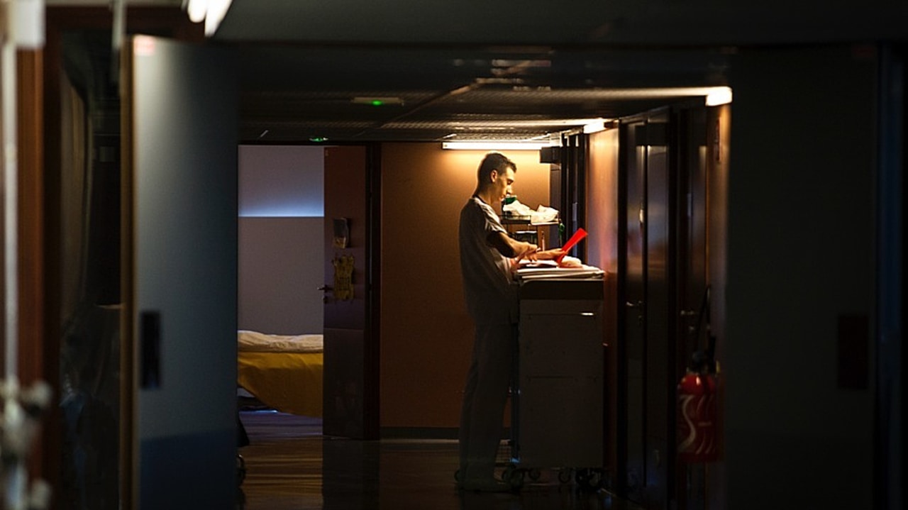 C'est un engagement du Ségur de la santé qui s'annonce comme une priorité des débuts du nouveau quinquennat. Sur fond de meilleure prise en compte de la pénibilité, la revalorisation des indemnités pour travail de nuit, les dimanches et jours fériés promet de vifs débats. (Amélie-Benoist/Image Point FR/BSIP)