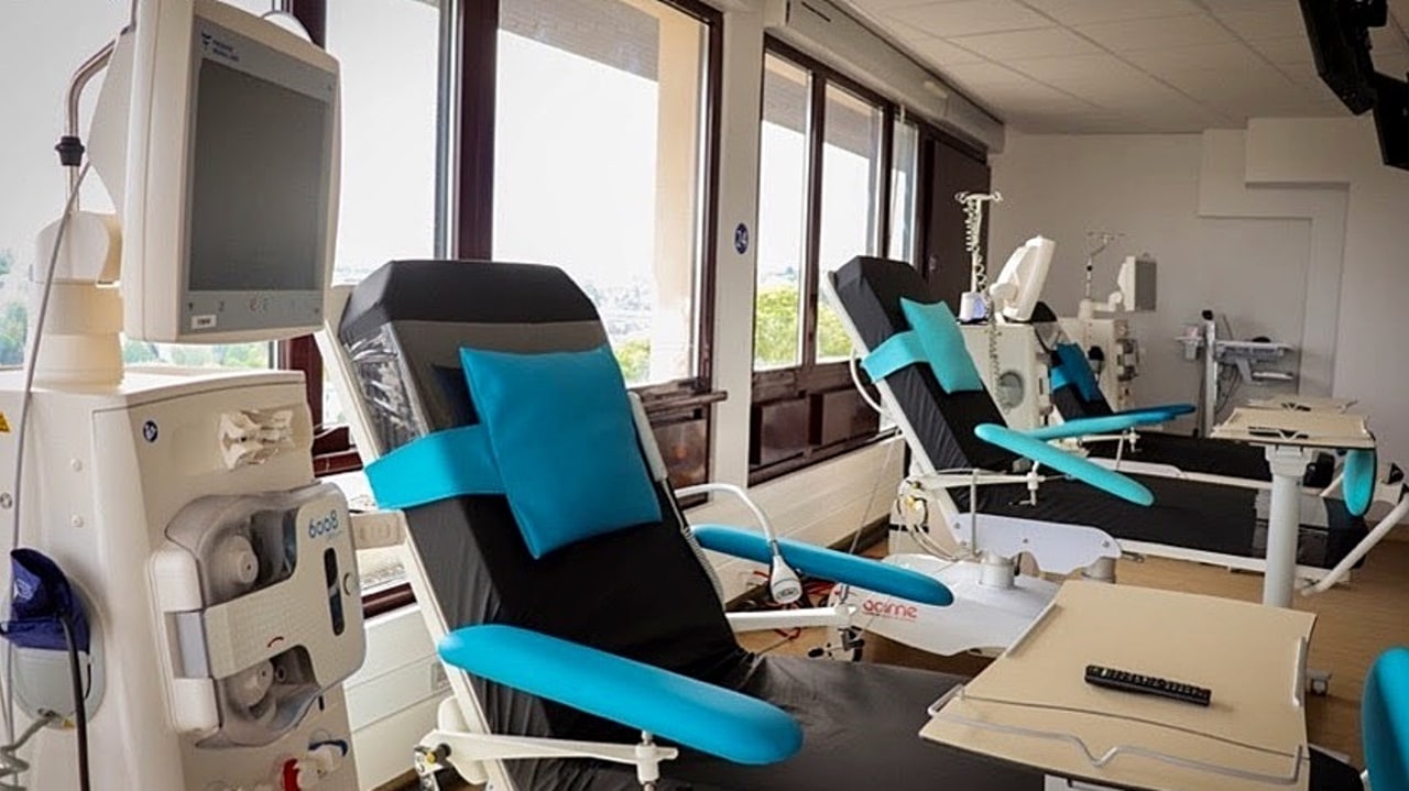 Le nouveau centre d'hémodyalise de la Clinique Saint-Germain totalise 30 lits (centre lourd, dialyse médicalisée et autodialyse assistée) et 3 postes pour s'entraîner à l'hémodialyse à domicile. (Vivalto Santé)