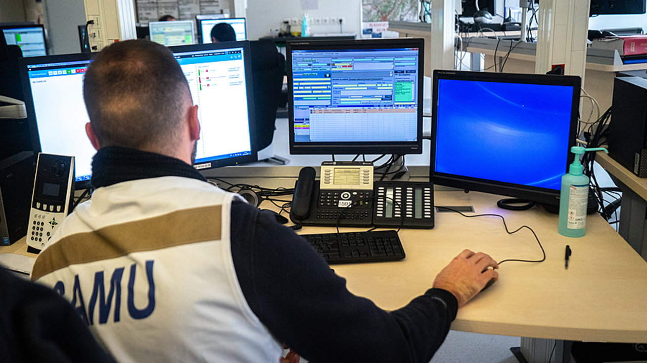 L'abandon du LRM national provoque la colère et la déception des médecins régulateurs qui s'interrogent sur le revirement de ce programme. (Jessica Bordeau/Image point FR/BSIP)