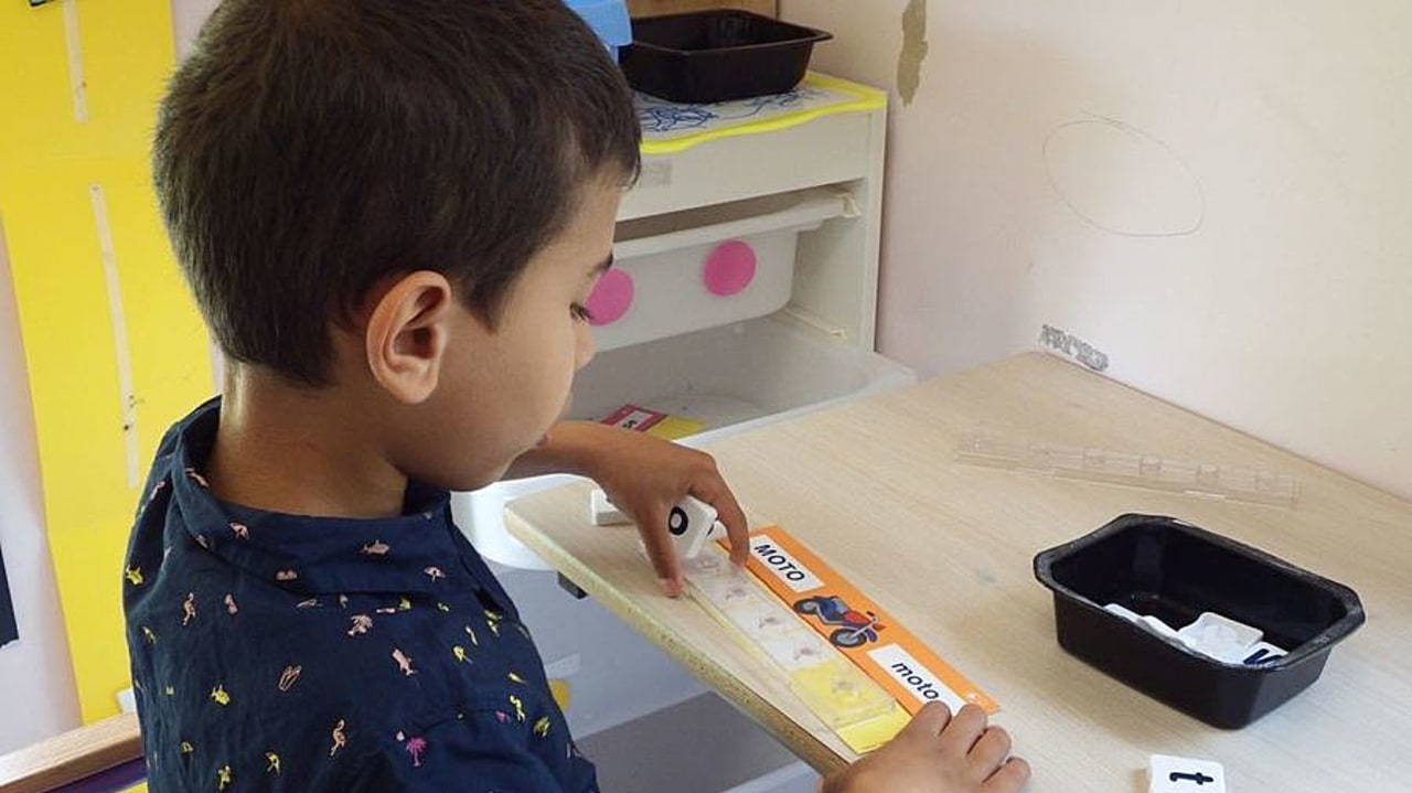 L'apprentissage efficace est celui qui s'adapte à l'enfant en le mettant en position d'acteur de sa formation. (Emmanuelle Deleplace/Hospimedia)