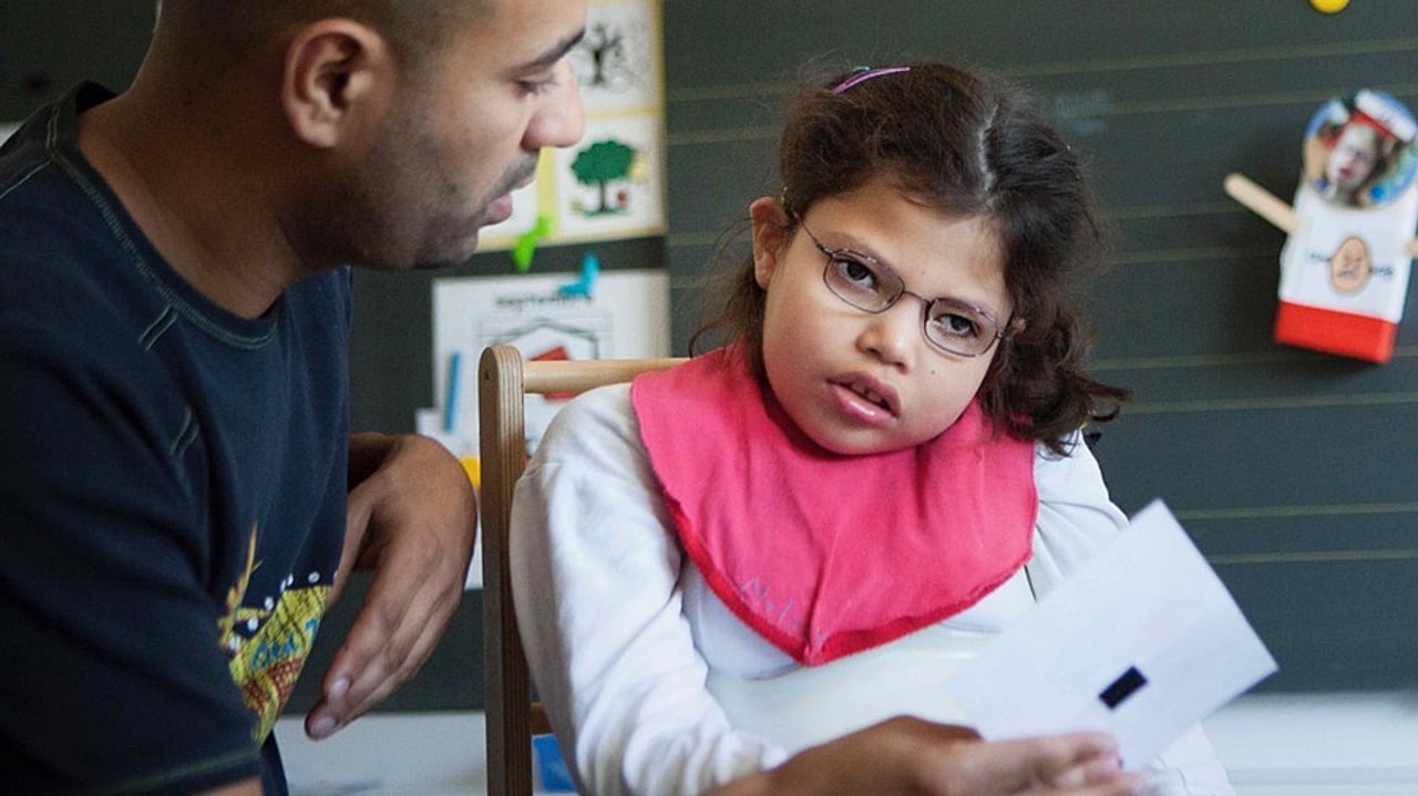 Dans son rapport, le Cese redoute que les conditions dégradées de travail impactent la qualité de l'accompagnement. (Amélie Benoist/Image Point FR/BSIP)