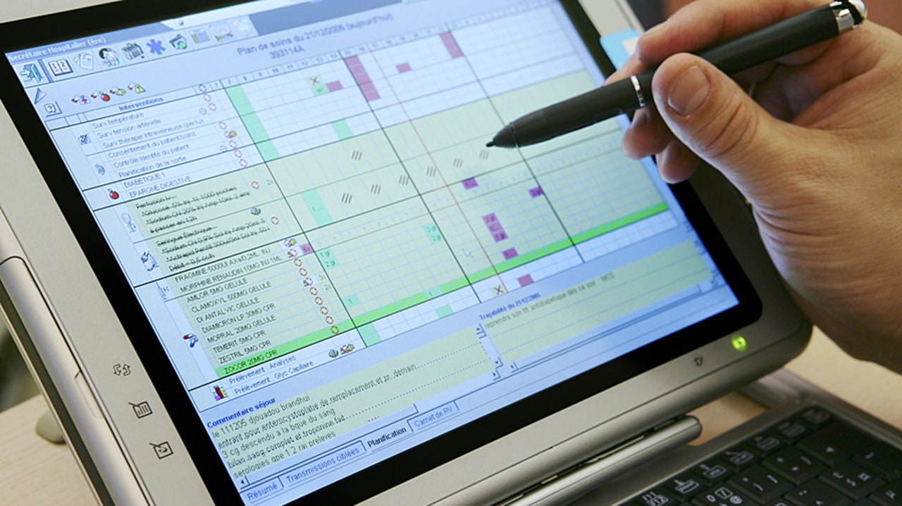 La CNSA prévoit l'intégration au minimum des sept principaux SI aujourd'hui mis à disposition des ARS, des conseils départementaux et des ESMS au sein du futur SI de l'offre. (Furgolle/Image Point FR/BSIP)