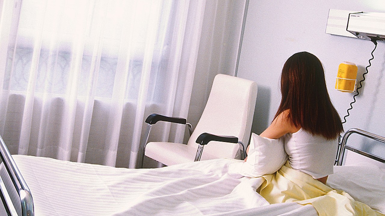 Les établissements sont régulièrement confrontés aux actes suicidaires de patients ou résidents. Des actions de prévention peuvent être mises en place pour limiter ces événements graves, signale la Haute Autorité de santé dans un récent rapport. (Laurent/Battini H.AM/BSIP)