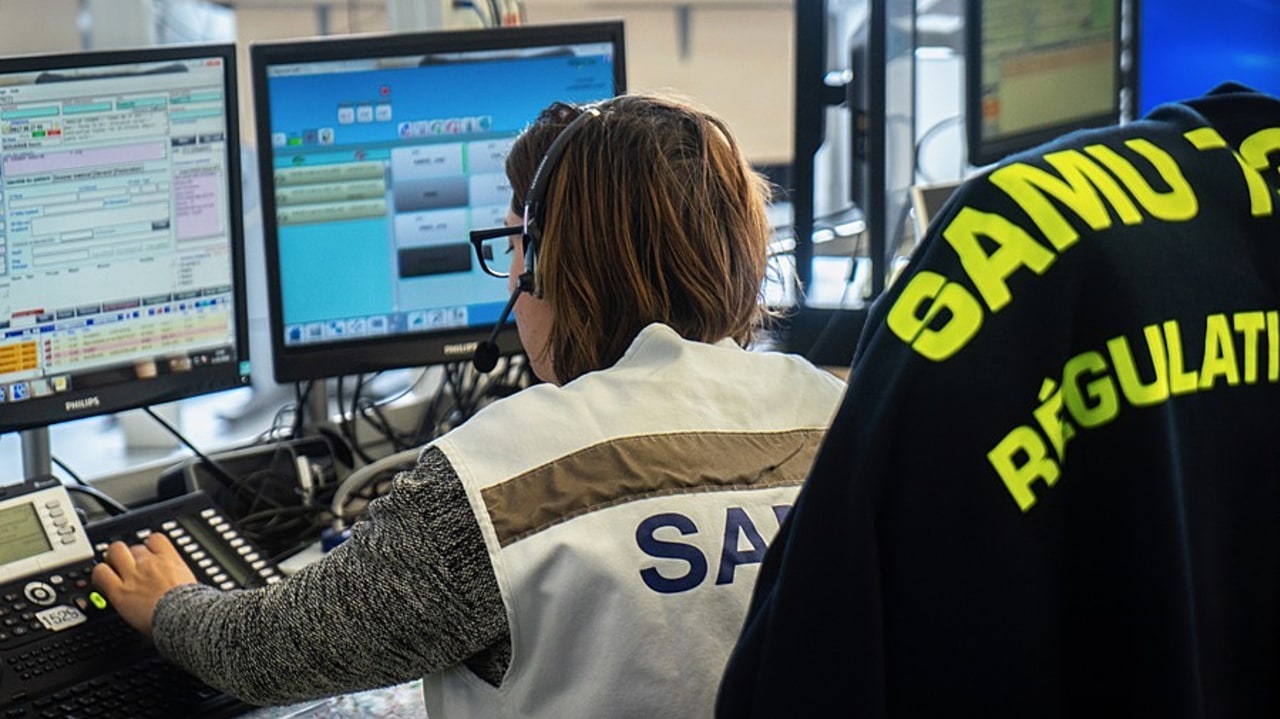 Pour le Gouvernement, l'idée d'une "responsabilité collective" en matière de permanence des soins doit permettre de répartir cet effort entre toutes les structures et tous les médecins d'un même territoire. (Jessica Bordeau/Image Point FR/BSIP)