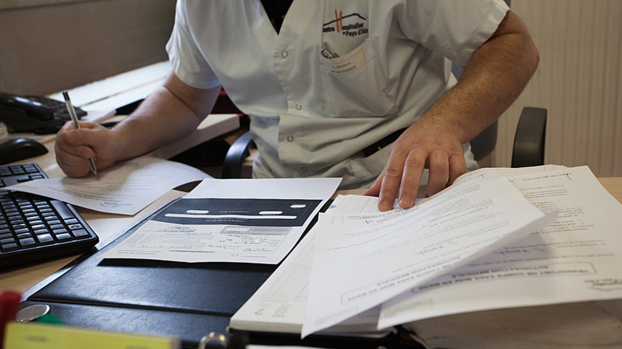 Le contexte de l'administratif et son intégration dans le soin changent la perception et le ressenti de cette charge. (Calmettes/BSIP)