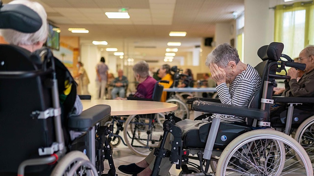 La problématique de la maltraitance à domicile et en Ehpad attend son plan. (Morcillo/BSIP)