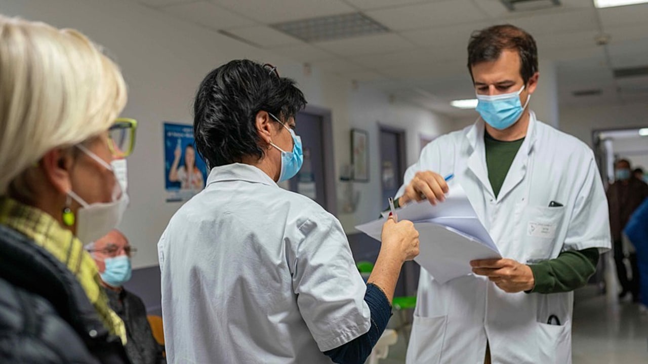 La Cour des comptes salue le rôle grandissant de Santé publique France pendant la crise sanitaire, dans son rapport "Des missions étendues, une stratégie à mieux définir". (Morcillo/BSIP)