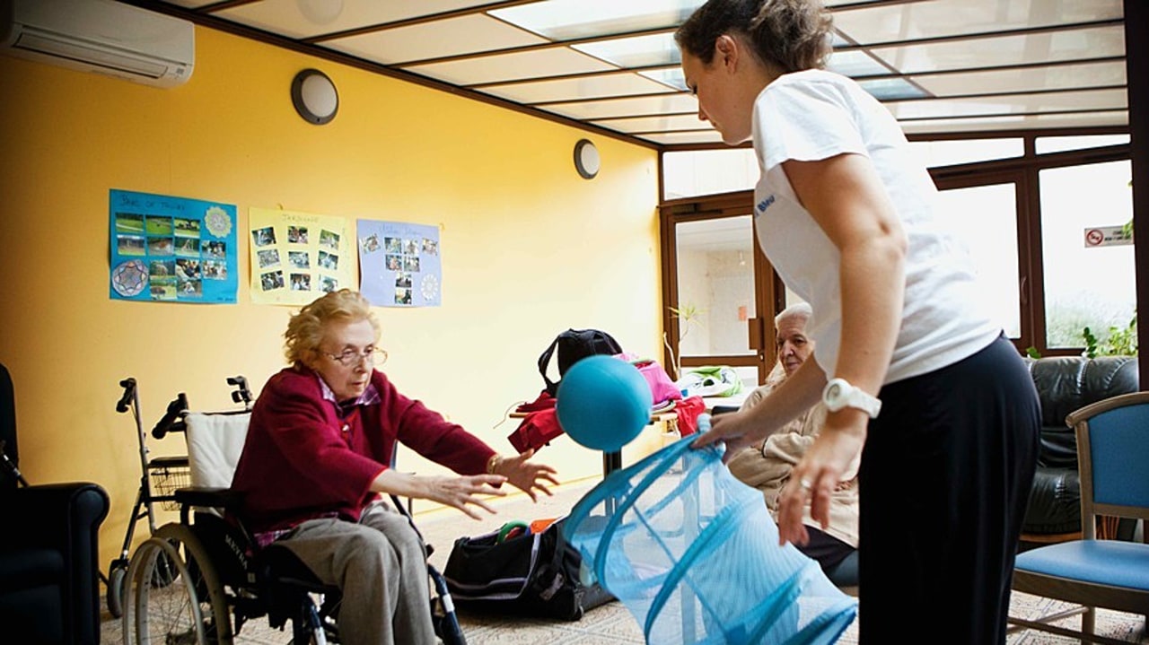 Le plan considère l'activité physique comme la meilleure arme antichute. (Amélie Benoist/Image Point FR/ BSIP)