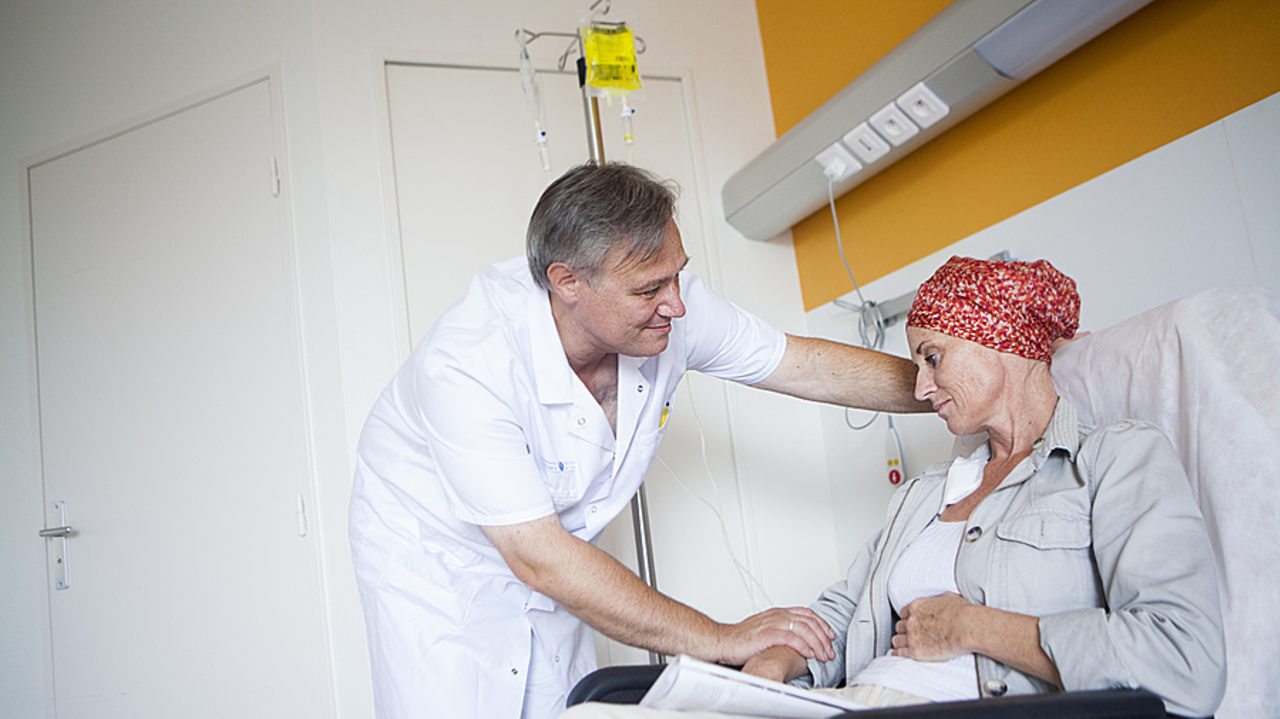 L'empathie ne peut plus être considérée comme un simple "bonus" dans les soins aux patients, en particulier en cancérologie et dans les consultations de mauvaises nouvelles. (Amélie Benoist/Image Point FR/BSIP)