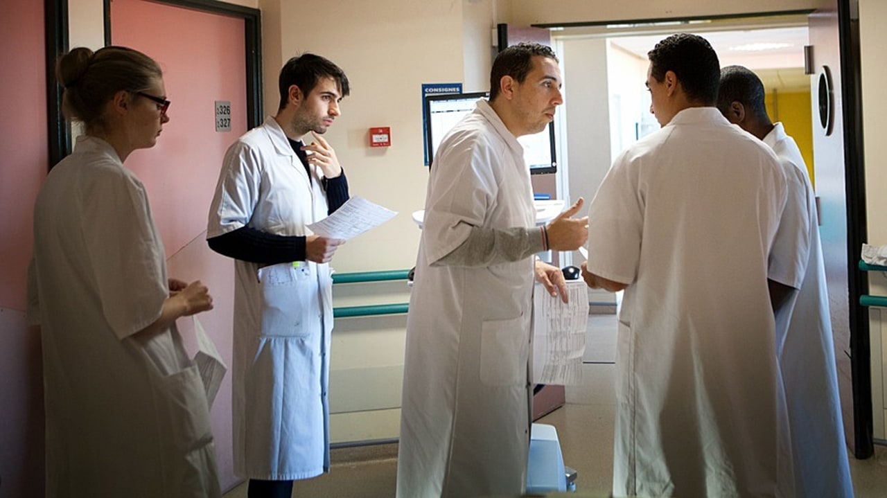 Malgré les appels du pied ministériels, la médicalisation de la gouvernance reste extrêmement timide dans les hôpitaux. Les conférences des présidents de CME livrent douze mesures pour souder le tandem administratif-médecin. (Amélie Benoist/Image Point FR/BSIP)