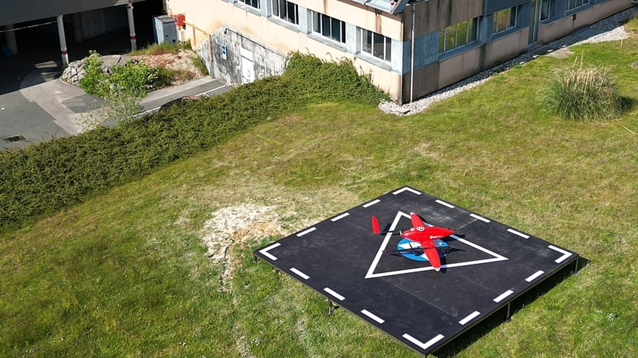 De par son poids de 25 kg et sa consommation électrique, le drone a l'ambition de réduire l'impact environnemental de 90% par rapport à un véhicule traditionnel. (Céleste Drone)