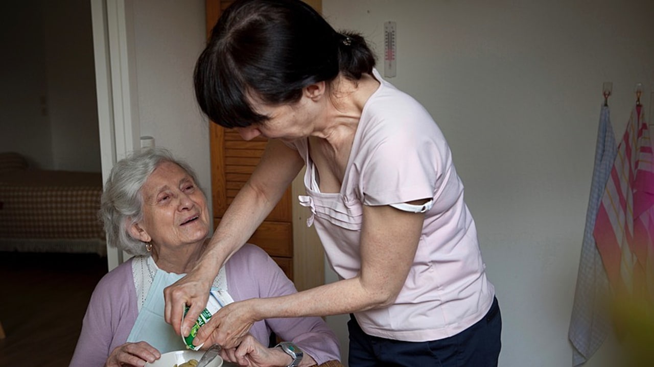 Le crédit d'impôt immédiat permet à des populations traditionnellement moins consommatrices de services à la personne d'y avoir davantage recours. (D. Le Moine/BSIP)