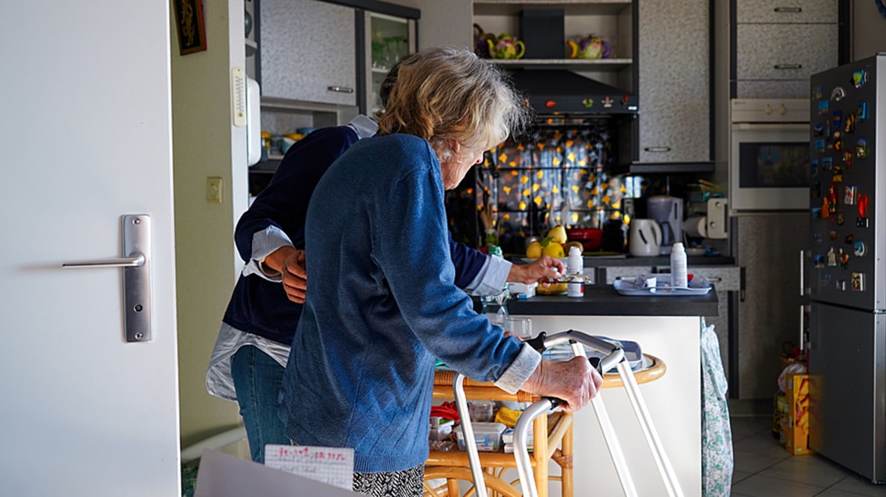 Le déploiement des centres de ressources territoriaux et des places se services de soins infirmiers doit accompagner le virage domicilaire. (Tremelet/Imagepointfr)