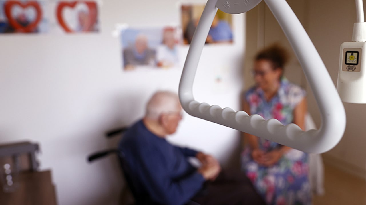 Selon les dernières données de la FHF, 77,5% des Ehpad publics étaient en déficit en 2022. Une situation "inédite" qui touche de plus en plus d'Ehpad privés, note le Synerpa. (Godong/BSIP)