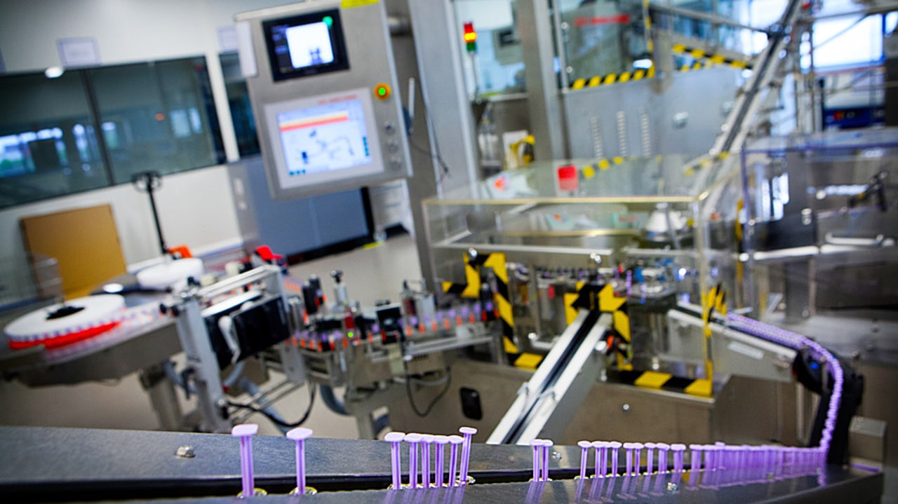 L'industrie pharmaceutique s'est engagée dans la réduction puis la sortie des emballages plastiques à usage unique. (Amélie Benoist/Image point FR/BSIP)